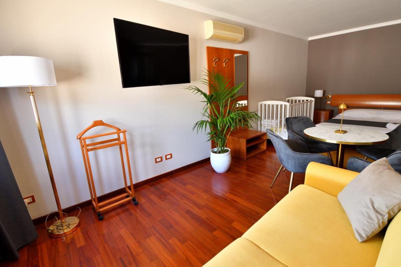 Le Cinema Bed & Breakfast Formia Exterior photo