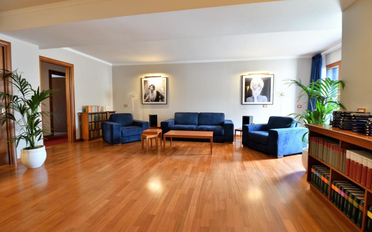 Le Cinema Bed & Breakfast Formia Exterior photo