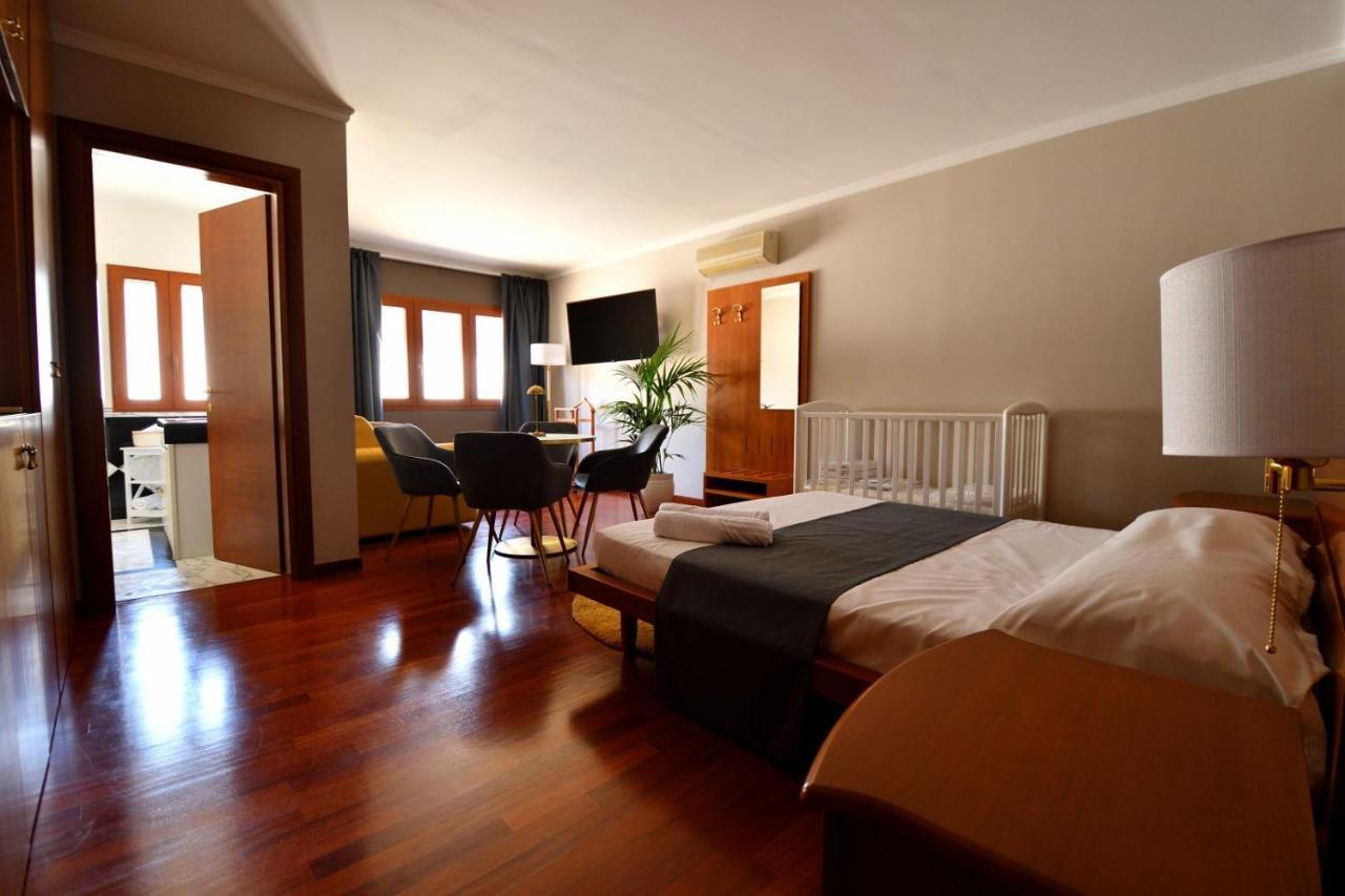 Le Cinema Bed & Breakfast Formia Exterior photo